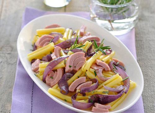 Caserecce mit Thunfisch, roten Zwiebeln und Rosmarin