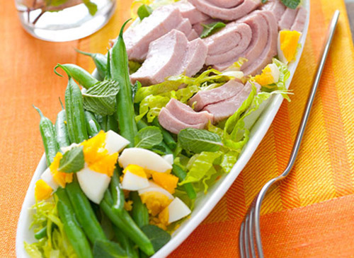Salat mit Thunfisch, Brechbohnen und Minze
