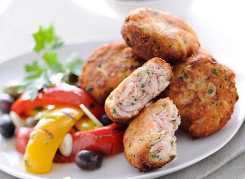 Thunfischlaibchen mit Ricotta und Paprika