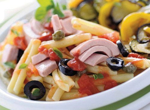 PerPasta alla Puttanesca mit Gemüse nach mediterraner Art