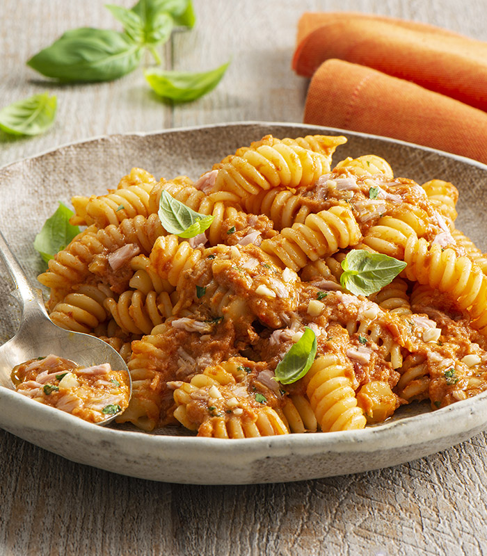 Fusilli mit Thunfisch-Pesto, Mandeln und Pecorino