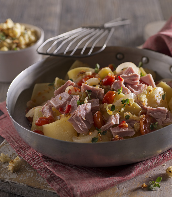 Pasta mit Thunfisch, Frühlingszwiebel und Brösel