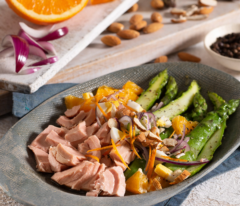 Thunfisch mit Spargel, Orangen und Mandeln