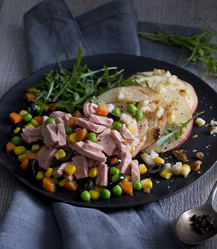 Insalatissime mit Tomaten und mediterranen Kräutern
