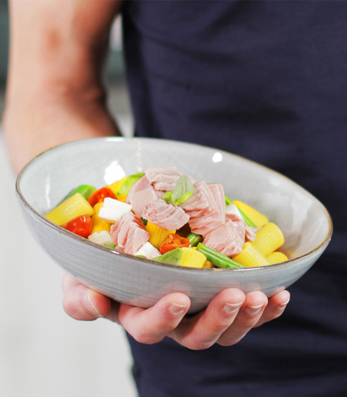 Maccheroncini mit Thunfisch, Tomaten und geschmolzenem Mozzarella