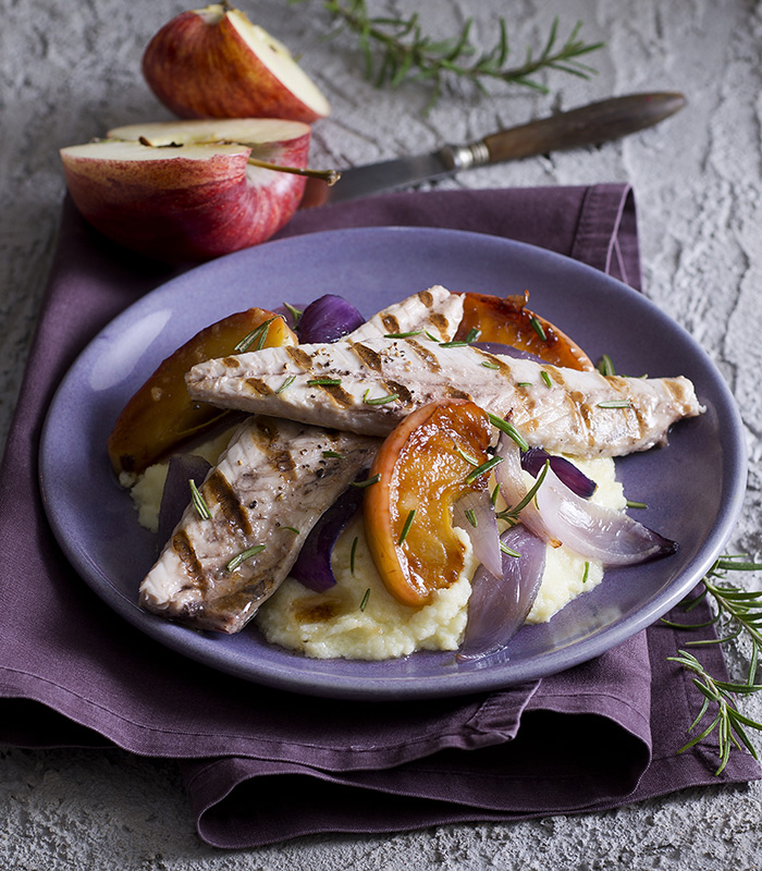 Gegrillte Makrele mit karamellisierten Äpfeln