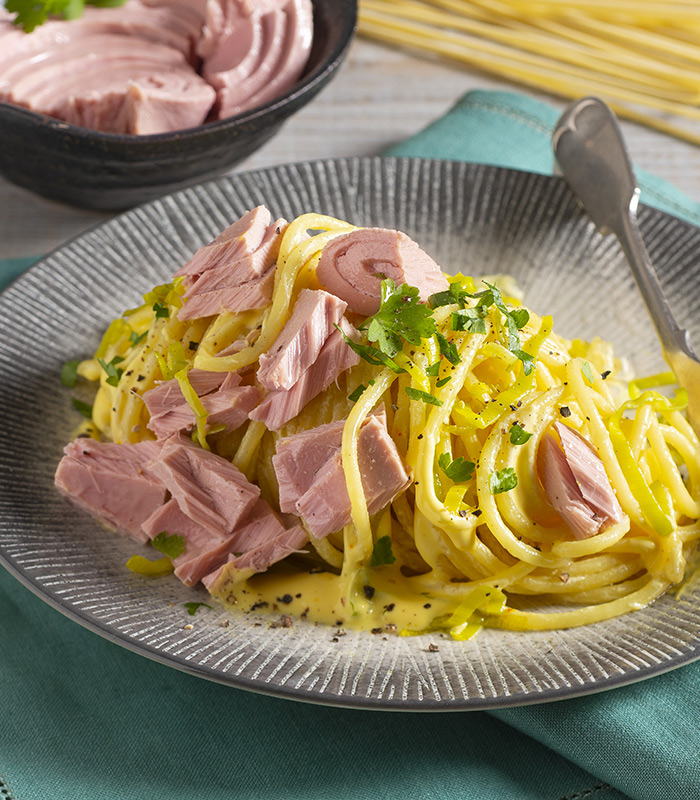 Spaghetti Carbonara mit Thunfisch und Lauch