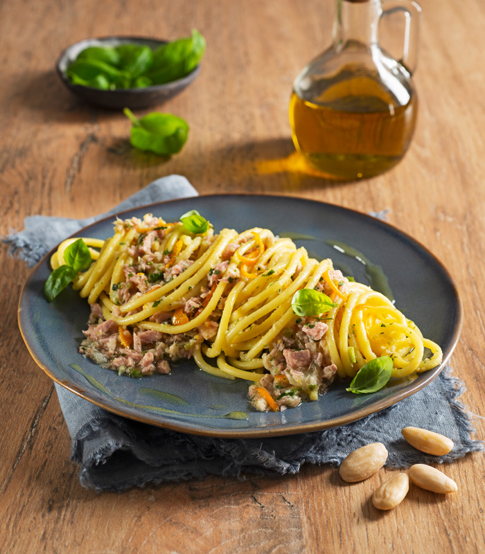 Spaghetti mit Thunfisch und gebratenen Zucchini