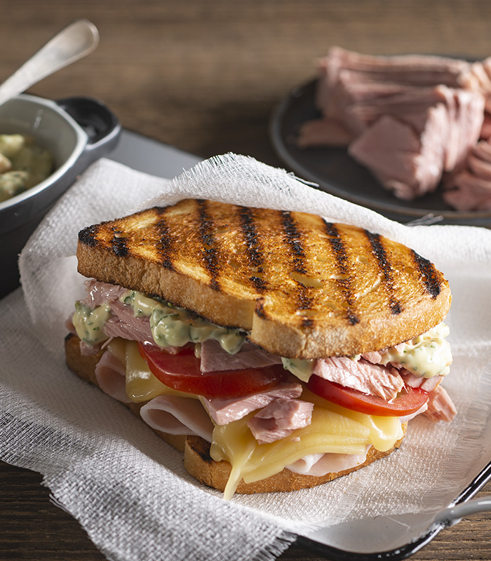 Thunfisch Toast mit Tomaten